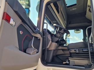 Scania 590S V8 NGS Highline 4x2 - New - Facelift - Full spec - Retarder - Leather - Full air - Image 9